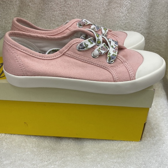 NIB Mini Boden Floral Lace Canvas Sneakers - Size 13 - Picture 6 of 8